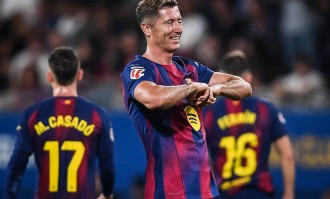 2-1！亚马尔导演逆转好戏！莱万打进职业生涯第700球 巴萨登顶西甲