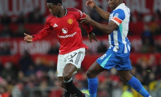 维尔贝克弑杀旧主，布莱顿2-1破不胜魔咒，曼联造百年耻辱纪录