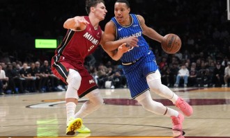 班凯罗31+12阿德巴约21+12 魔术险胜热火