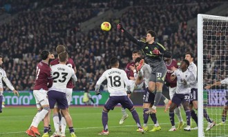 劫富济贫！曼联连赢曼城阿森纳热刺 给降级区球队送温暖