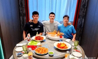 余嘉豪打西乙都费劲，辽篮2新人只打1年西甲图个啥？没钱也没耐心