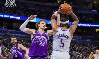 马尔卡宁空砍27分 班凯罗23+7+8魔术胜爵士