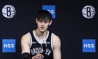 曾凡博没上场！媒体人:教练考虑饭碗 队友关心合同